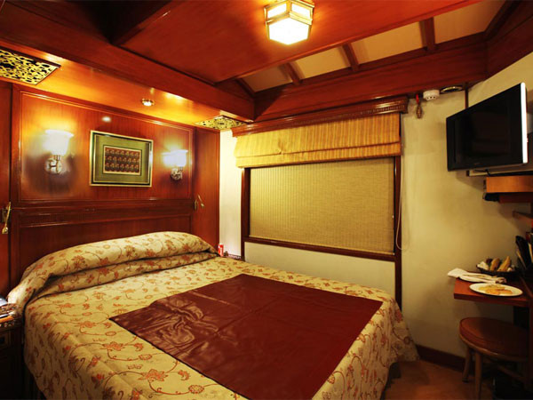 DELUXE CABIN